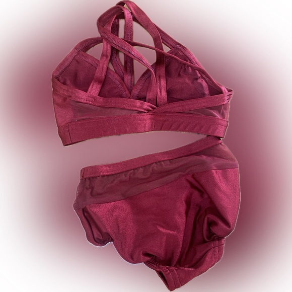 Details Dancewear Set
maroon crisscross front and back top with matching briefs - Picture 2 of 2